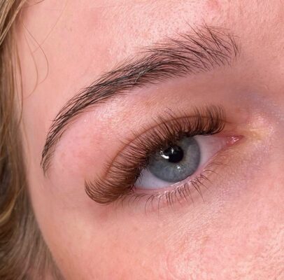 brown-lashes-for-blue-eyes