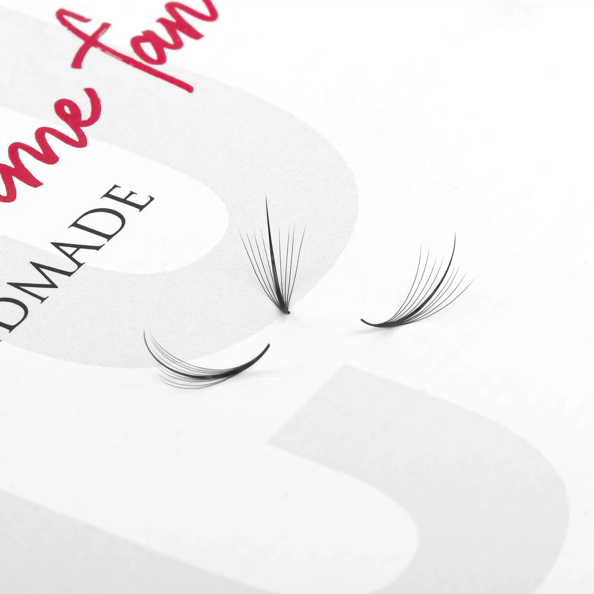 Wispy fans are symmetrical, allowing you to create a pefect look