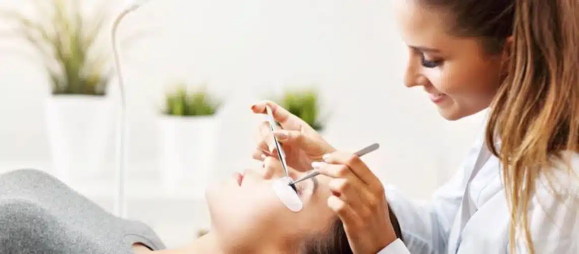 How to find a good lash technician? lash technician best lash techincian choosing a lash technician;