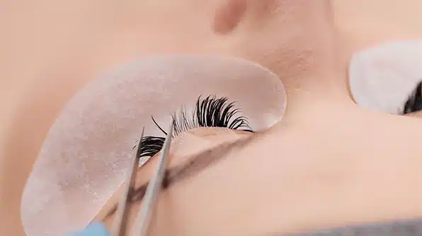 Say bye to irritable lash stickiness! lash stickiness eyelashes sticking together how to deal with stuck lashes;