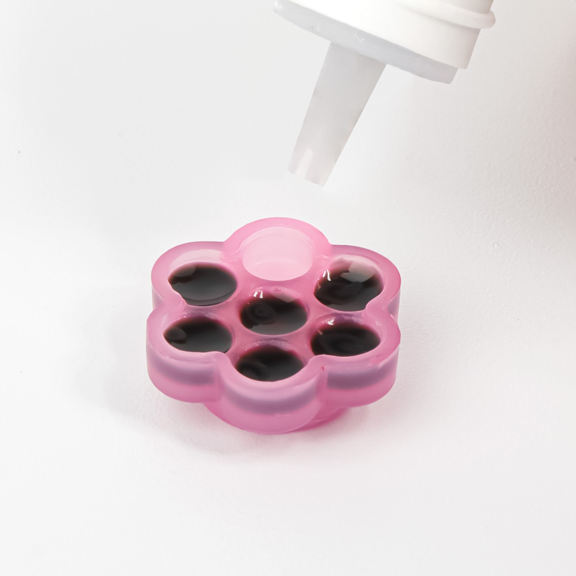 Learn about types of lash glue holder CharmLash