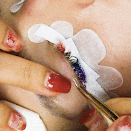 tugging-lash-extensions