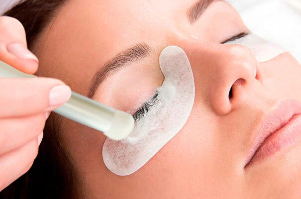Eyelash Cleansing with Shampoo - Professional Eyelash Extension Aftercare
