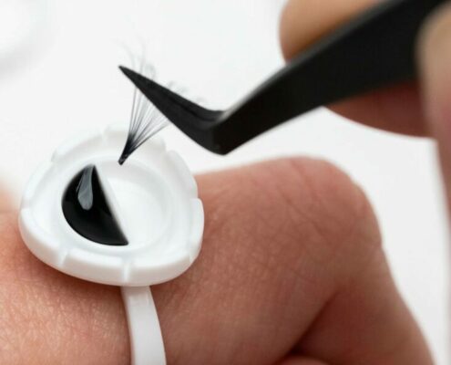 eyelash fans, lash glue, lash adhesive, Dipping Lash Extensions into Adhesive in glue Rings