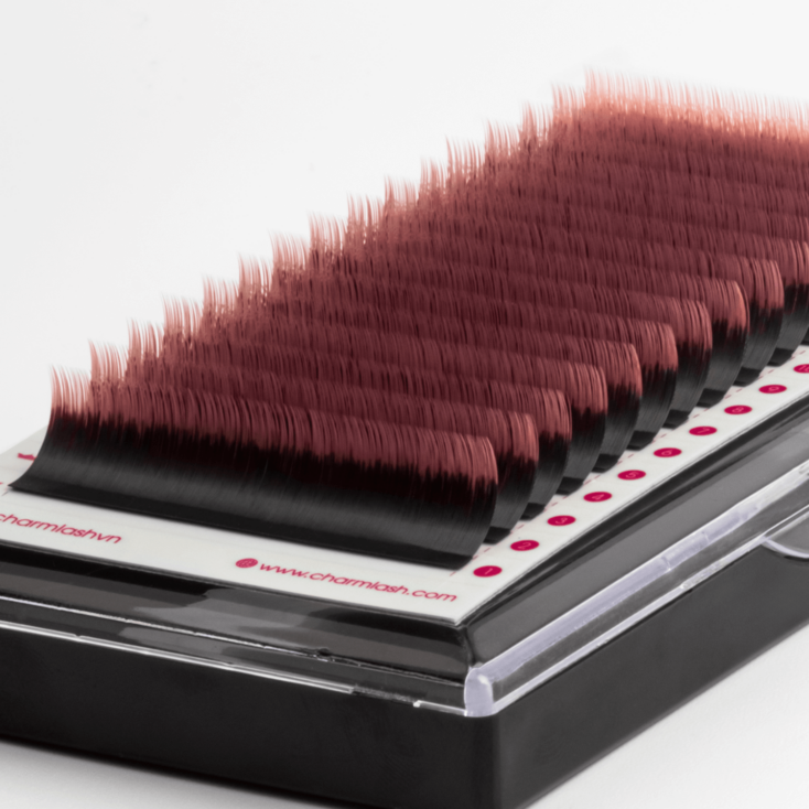 Classic vs volume eyelash extensions - Which style is best for you? Ombre lashes classic lash extensions