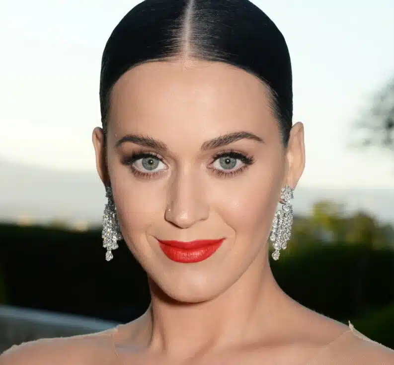 Best Eyelash Extensions For Big Eyes celebrity with round eyes