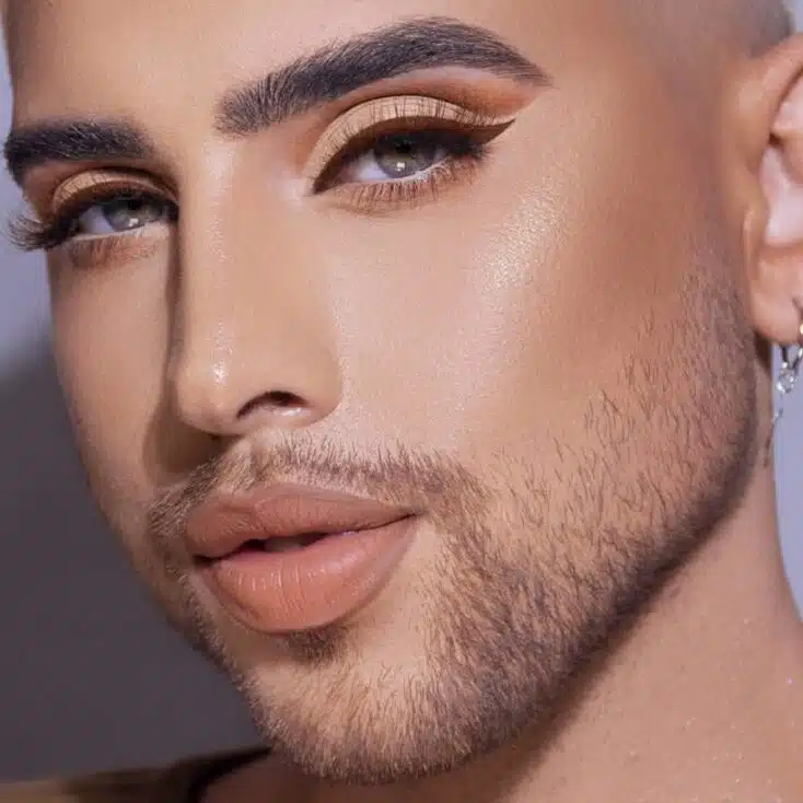 Men’s Eyelash Extensions: A Latest Trend That’s Changing the Game brown lashes for men