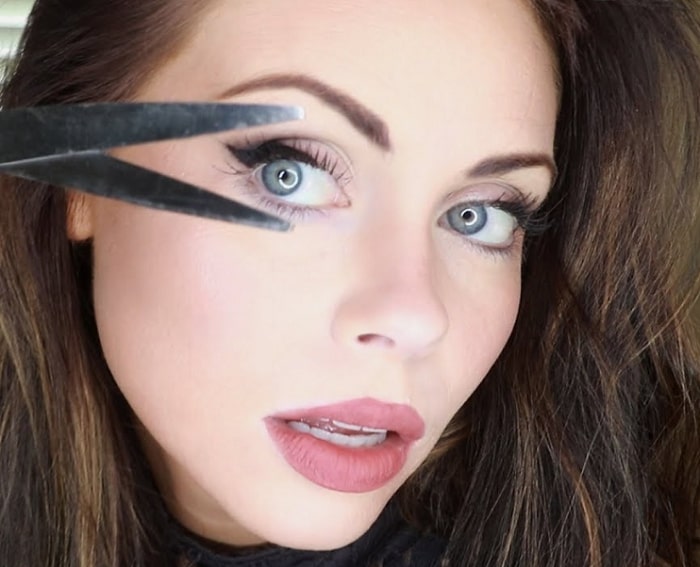 Do lashes grow back if cut