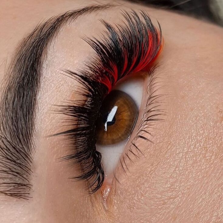 Top 6 perfect Christmas eyelashes for your holiday season Santa-inspired christmas eyelashes - fluffy and bold in red