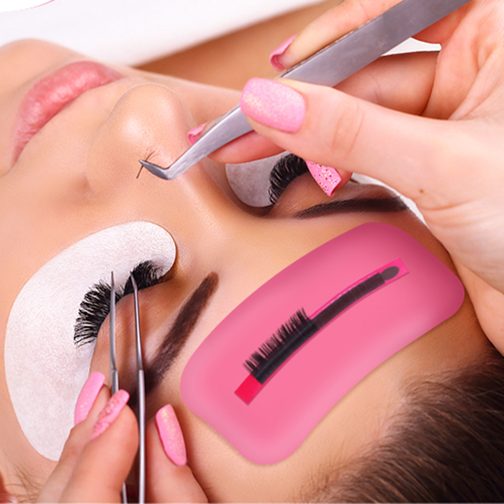 Professional tip to use a silicone lash pad​