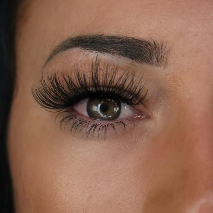 Top and Bottom Lash Extensions: Differences, Benefits & Application Tips Top and bottom lash extensions