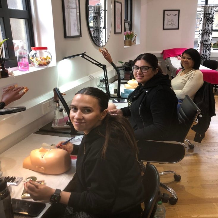Group-training-session-at-The-Beauty-Academys-in-person-eyelash-extension-course-in-Manchester