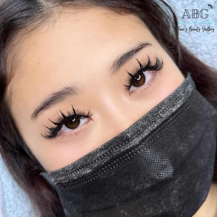 Manga-style eyelash extensions with anime-inspired spikes 