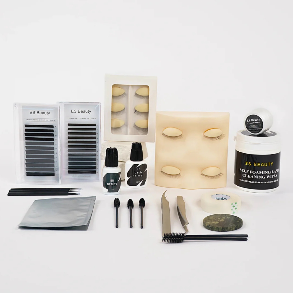 Starter-kit-offered-by-Elizabeth-Sands-in-the-eyelash-extension-courses