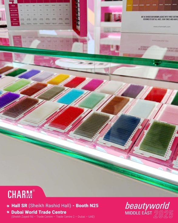 Lash-extensions-in-Dubai-Colored-lashes-by-Charmlash