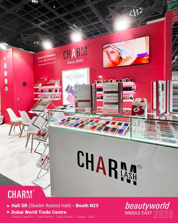 Lash-extensions-in-Dubai-Day-2-booth-overview