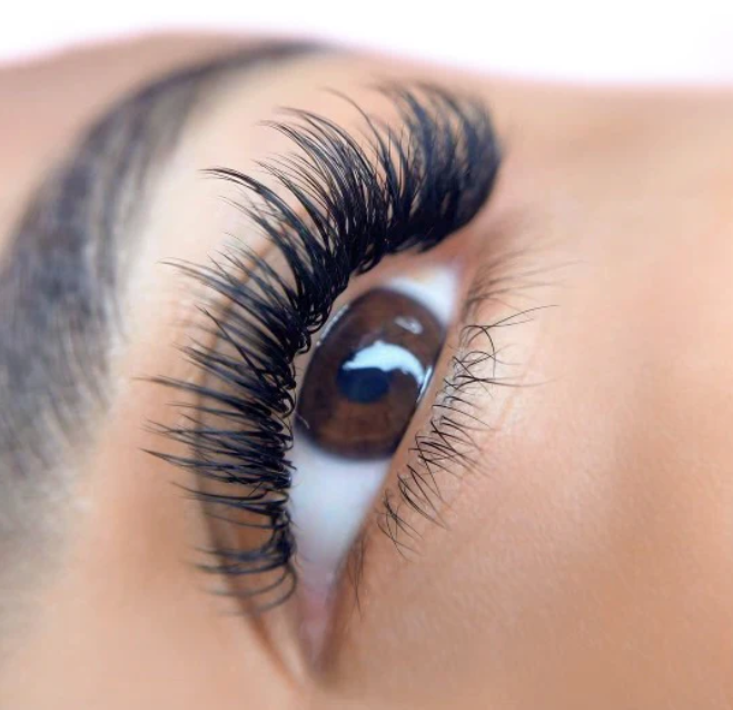 Wispy-volume-lash-extensions